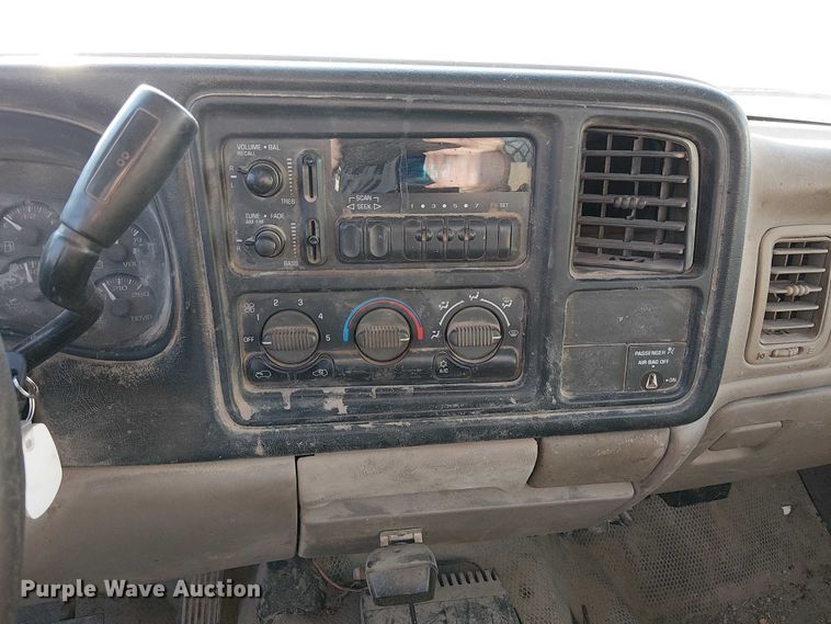 image for item FK0895 2002 Chevrolet Silverado 3500 flatbed pickup truck