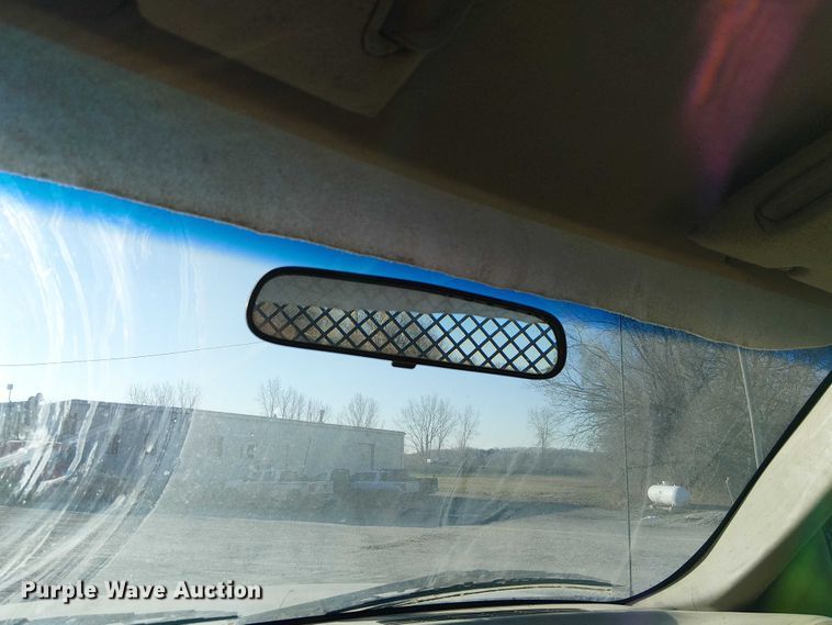 image for item FK0895 2002 Chevrolet Silverado 3500 flatbed pickup truck