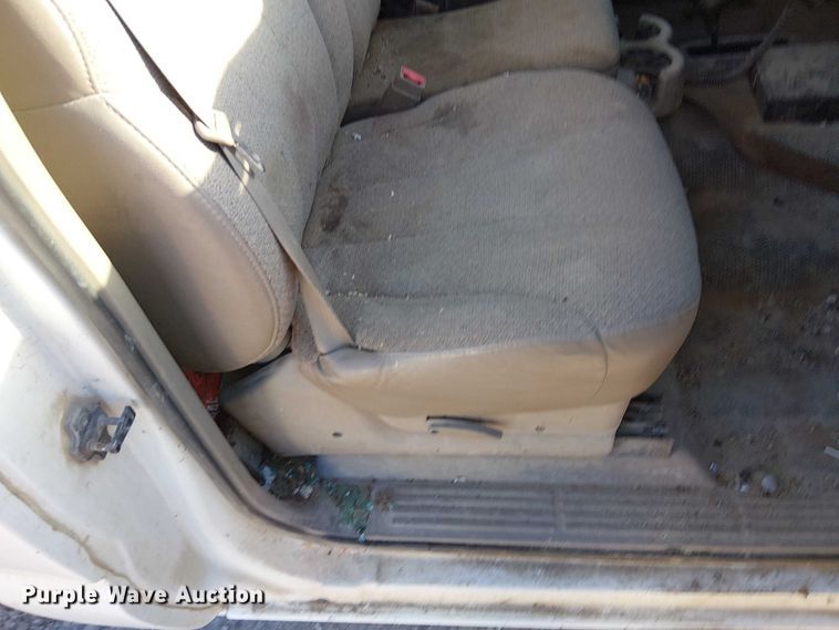 image for item FK0895 2002 Chevrolet Silverado 3500 flatbed pickup truck