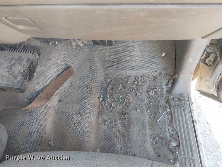 image for item FK0895 2002 Chevrolet Silverado 3500 flatbed pickup truck