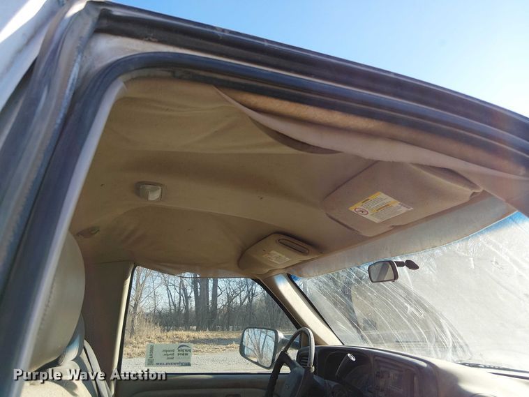 image for item FK0895 2002 Chevrolet Silverado 3500 flatbed pickup truck