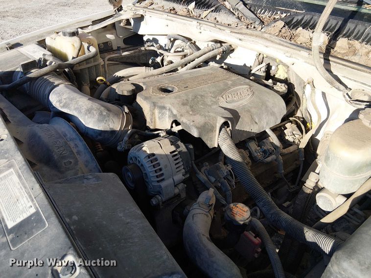 image for item FK0895 2002 Chevrolet Silverado 3500 flatbed pickup truck