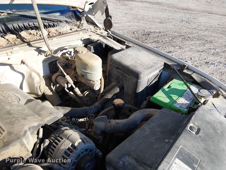 image for item FK0895 2002 Chevrolet Silverado 3500 flatbed pickup truck