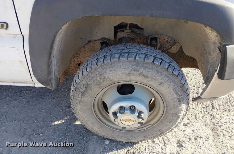 image for item FK0895 2002 Chevrolet Silverado 3500 flatbed pickup truck