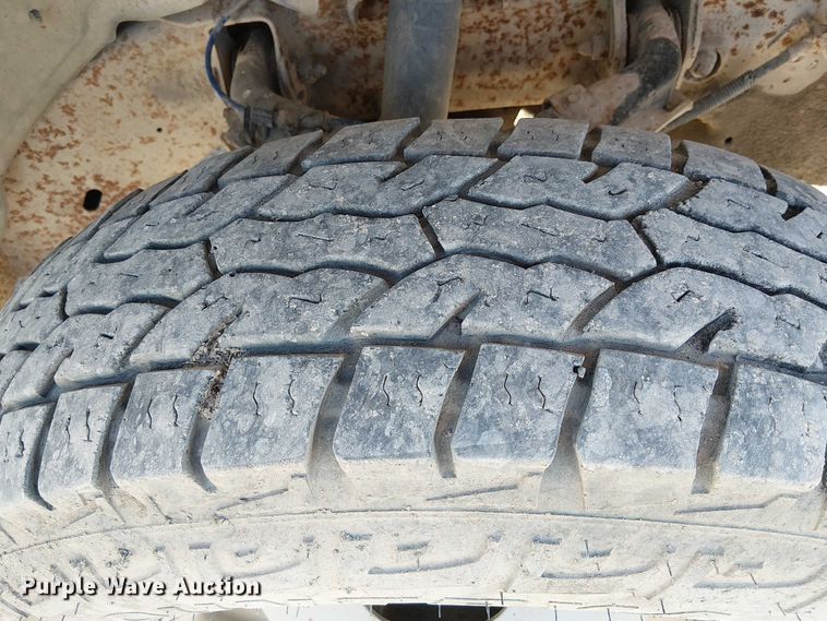 image for item FK0895 2002 Chevrolet Silverado 3500 flatbed pickup truck