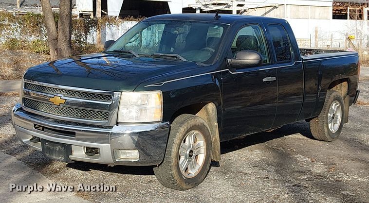 image for item FK0912 2013 Chevrolet Silverado 1500 Ext. Cab pickup truck