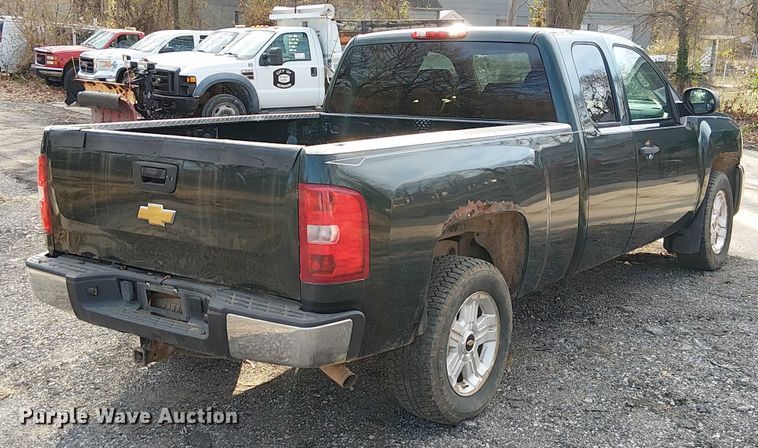 image for item FK0912 2013 Chevrolet Silverado 1500 Ext. Cab pickup truck