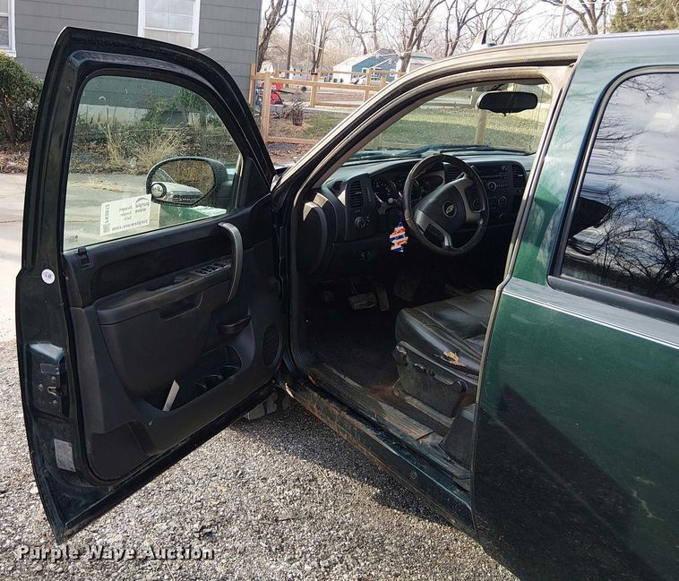 image for item FK0912 2013 Chevrolet Silverado 1500 Ext. Cab pickup truck