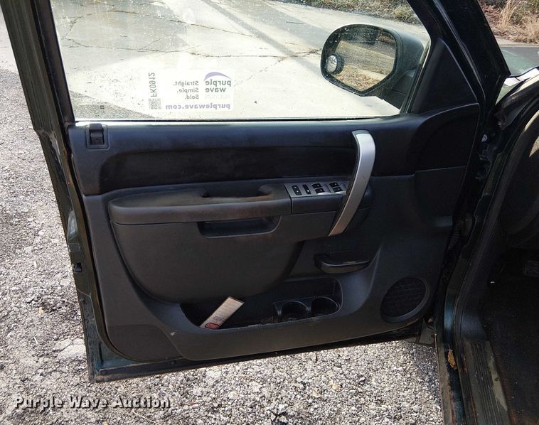 image for item FK0912 2013 Chevrolet Silverado 1500 Ext. Cab pickup truck