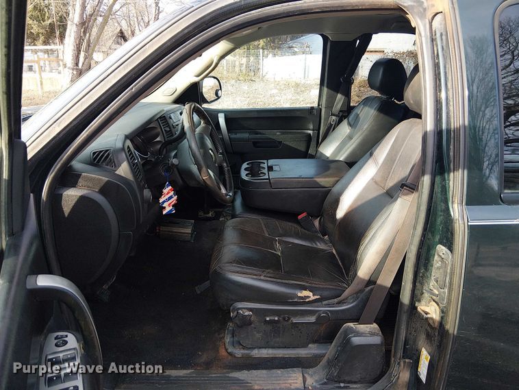 image for item FK0912 2013 Chevrolet Silverado 1500 Ext. Cab pickup truck