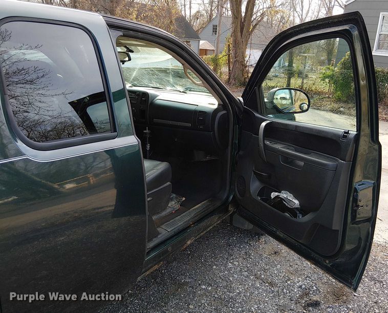 image for item FK0912 2013 Chevrolet Silverado 1500 Ext. Cab pickup truck