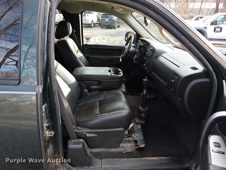 image for item FK0912 2013 Chevrolet Silverado 1500 Ext. Cab pickup truck