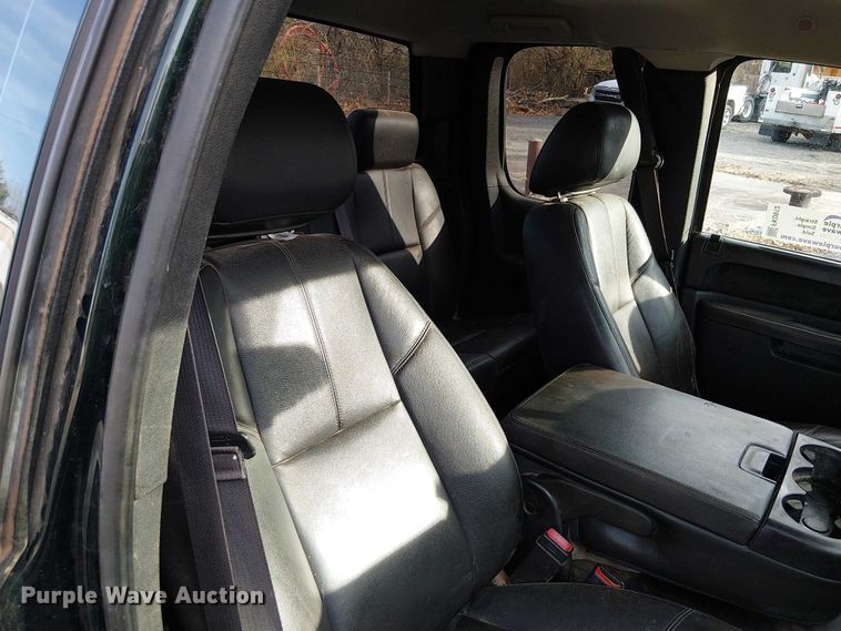 image for item FK0912 2013 Chevrolet Silverado 1500 Ext. Cab pickup truck