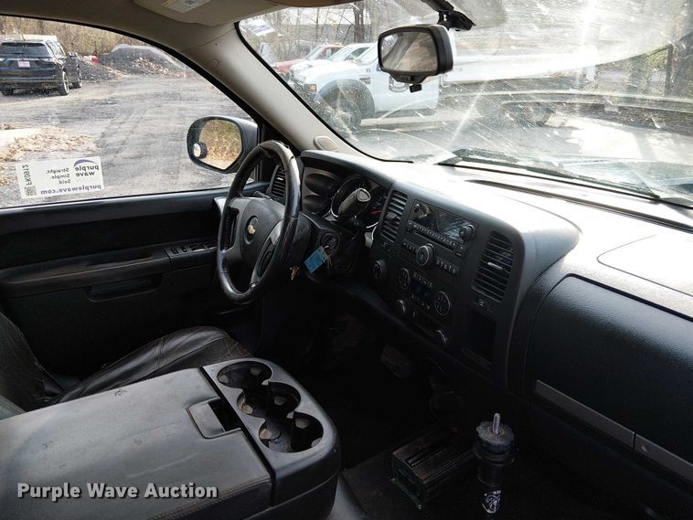 image for item FK0912 2013 Chevrolet Silverado 1500 Ext. Cab pickup truck