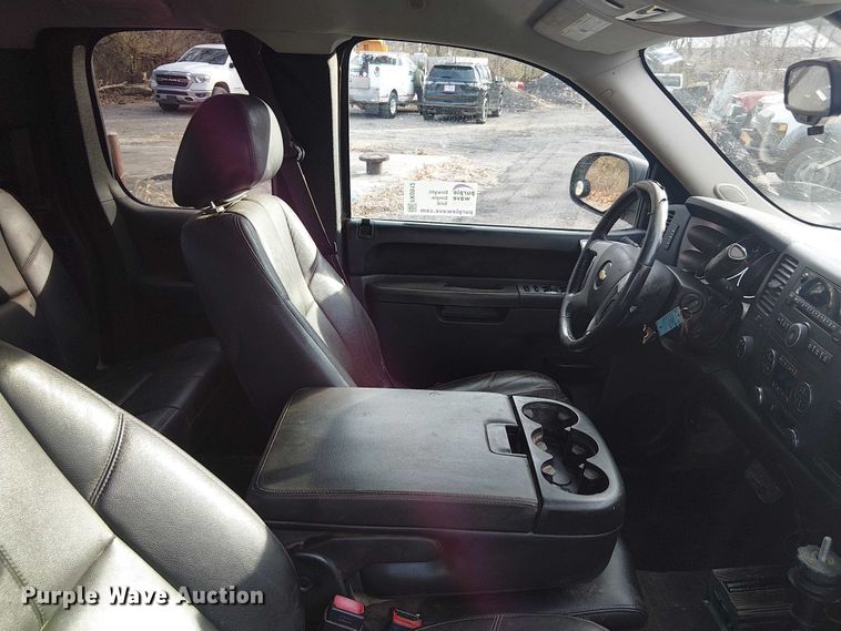 image for item FK0912 2013 Chevrolet Silverado 1500 Ext. Cab pickup truck