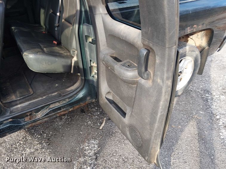 image for item FK0912 2013 Chevrolet Silverado 1500 Ext. Cab pickup truck