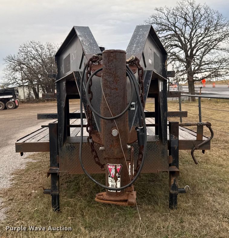 image for item HI9385 2001 TRIPLE B equipment trailer