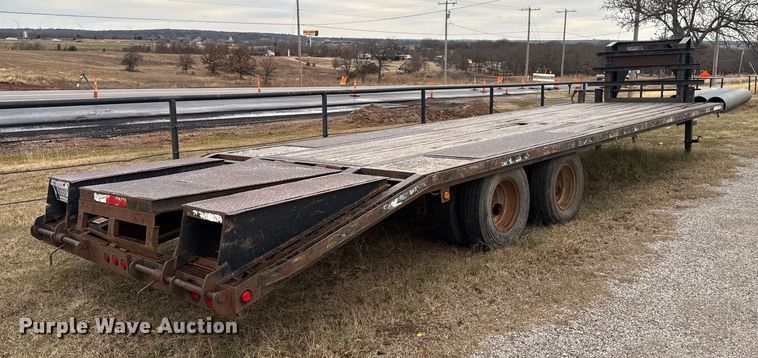 image for item HI9385 2001 TRIPLE B equipment trailer