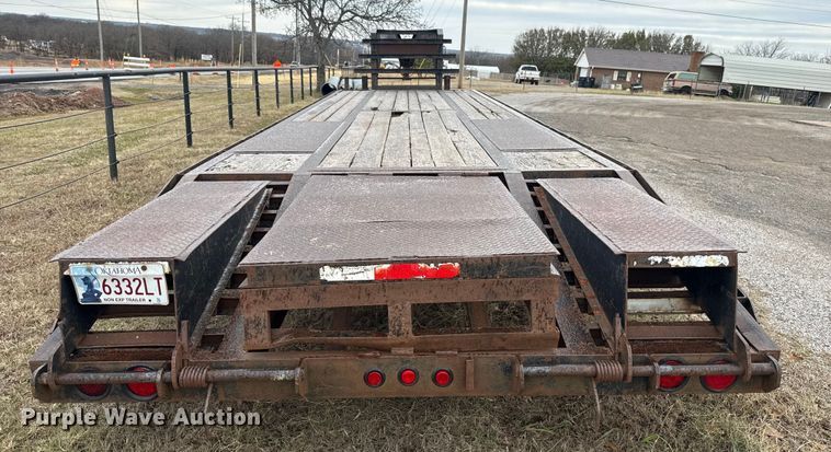 image for item HI9385 2001 TRIPLE B equipment trailer