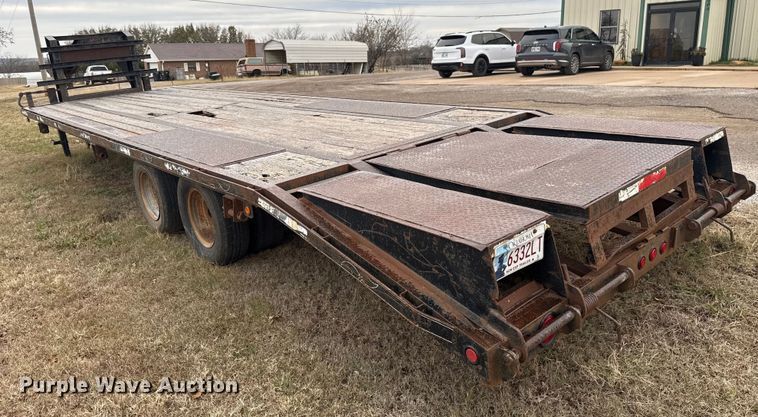 image for item HI9385 2001 TRIPLE B equipment trailer