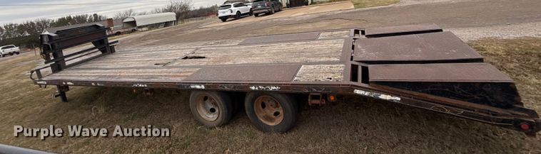 image for item HI9385 2001 TRIPLE B equipment trailer