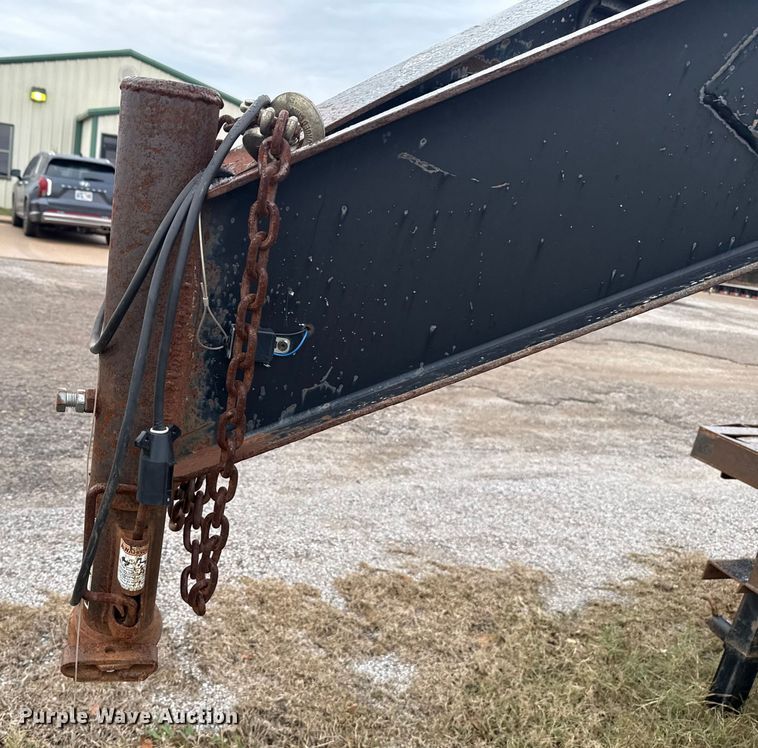 image for item HI9385 2001 TRIPLE B equipment trailer