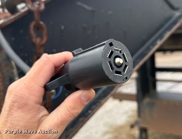 image for item HI9385 2001 TRIPLE B equipment trailer