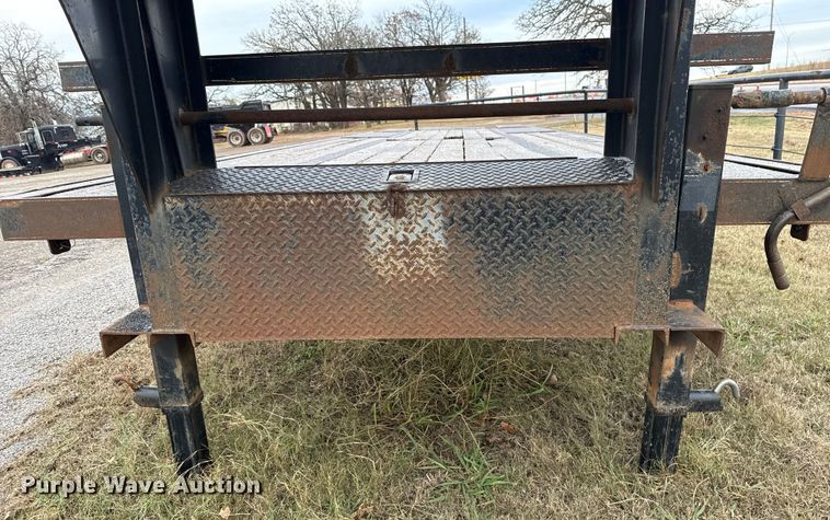 image for item HI9385 2001 TRIPLE B equipment trailer