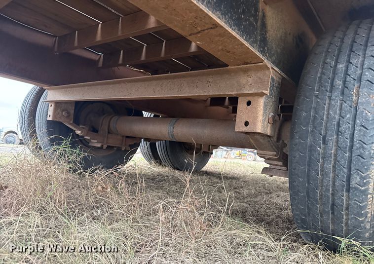 image for item HI9385 2001 TRIPLE B equipment trailer