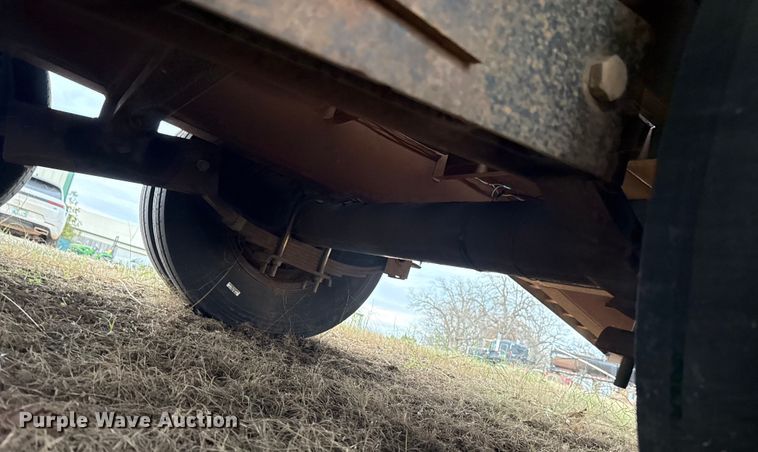 image for item HI9385 2001 TRIPLE B equipment trailer