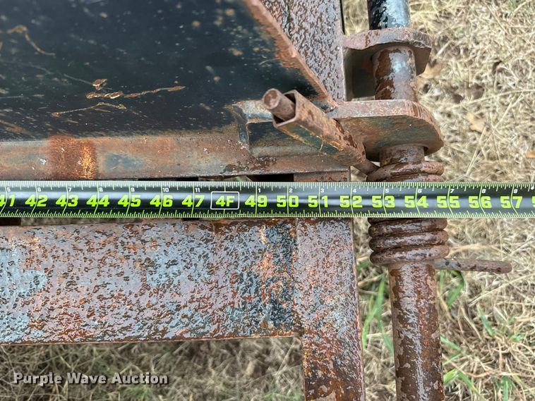 image for item HI9385 2001 TRIPLE B equipment trailer