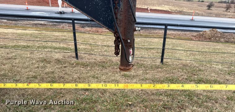 image for item HI9385 2001 TRIPLE B equipment trailer