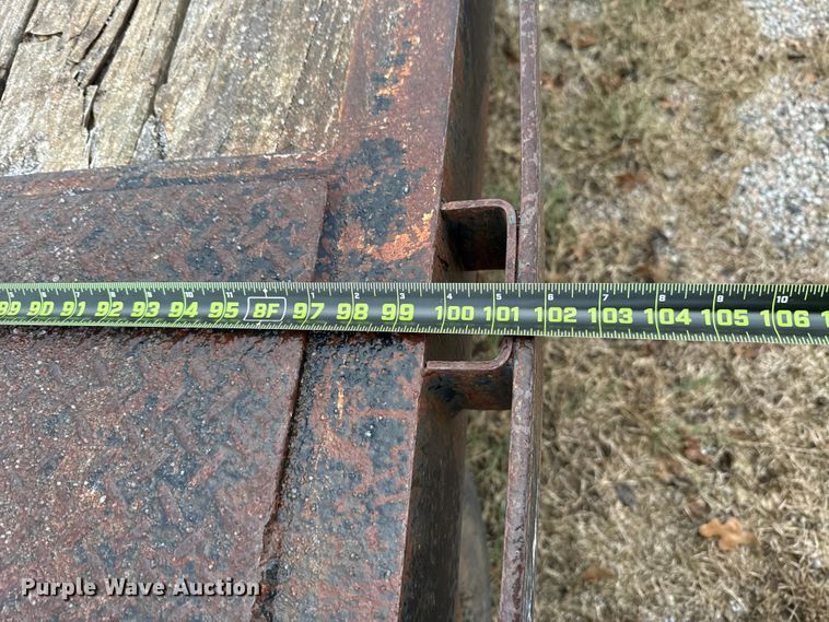 image for item HI9385 2001 TRIPLE B equipment trailer