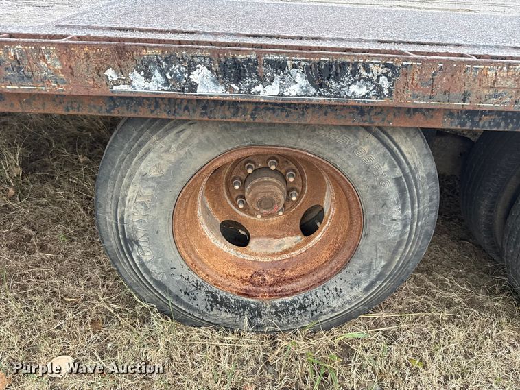 image for item HI9385 2001 TRIPLE B equipment trailer