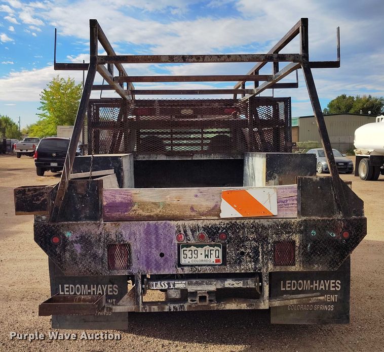 image for item IP9719 2000 Ford F450 Super Duty flatbed truck