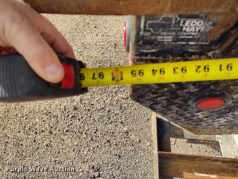 image for item IP9719 2000 Ford F450 Super Duty flatbed truck