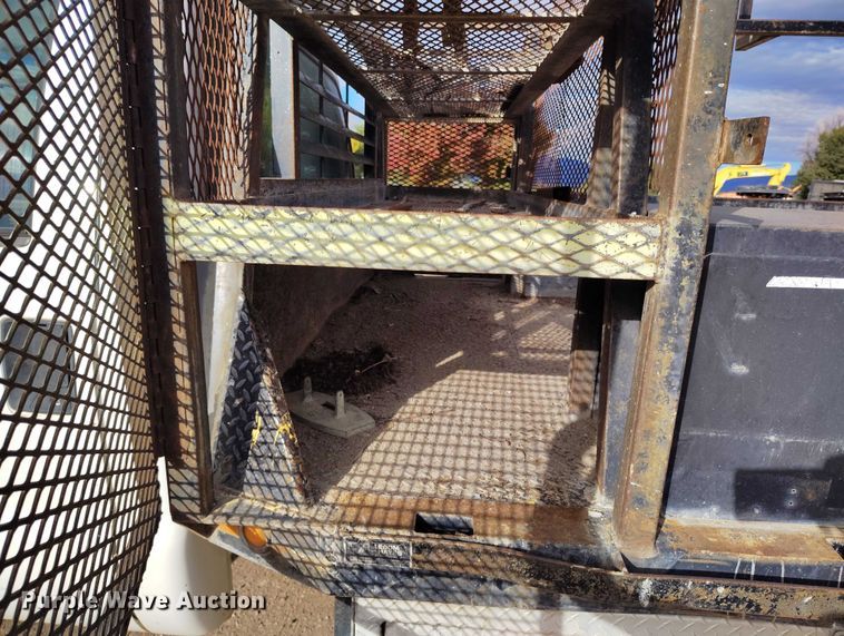 image for item IP9719 2000 Ford F450 Super Duty flatbed truck