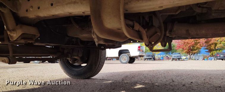 image for item IP9719 2000 Ford F450 Super Duty flatbed truck