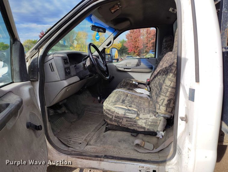 image for item IP9719 2000 Ford F450 Super Duty flatbed truck