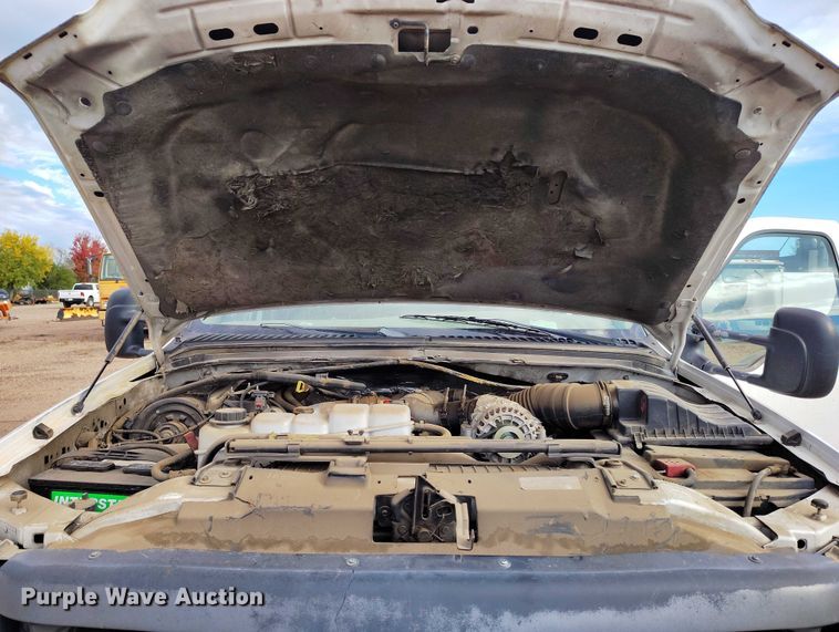 image for item IP9719 2000 Ford F450 Super Duty flatbed truck