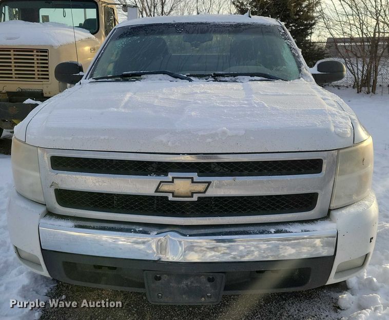 image for item NO9825 2011 Chevrolet Silverado 1500 Ext. Cab pickup truck