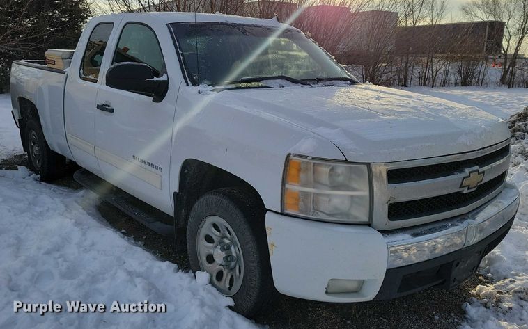image for item NO9825 2011 Chevrolet Silverado 1500 Ext. Cab pickup truck