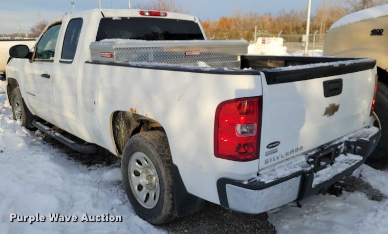 image for item NO9825 2011 Chevrolet Silverado 1500 Ext. Cab pickup truck