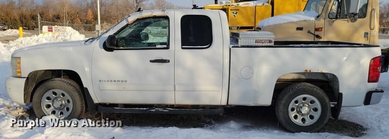 image for item NO9825 2011 Chevrolet Silverado 1500 Ext. Cab pickup truck