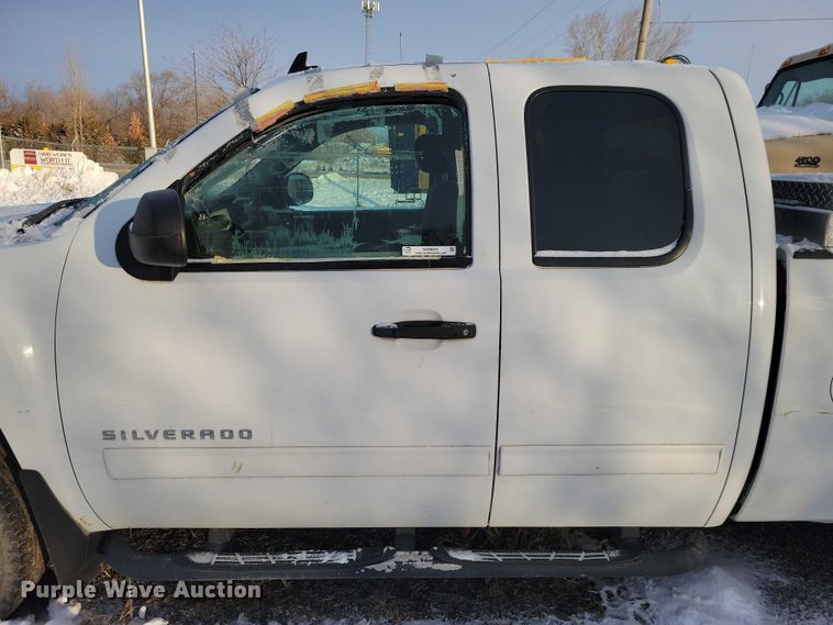 image for item NO9825 2011 Chevrolet Silverado 1500 Ext. Cab pickup truck