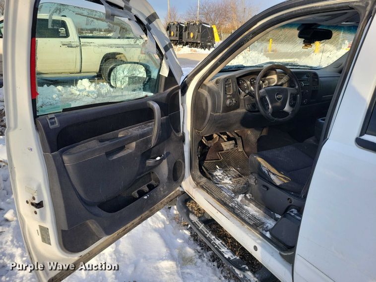 image for item NO9825 2011 Chevrolet Silverado 1500 Ext. Cab pickup truck