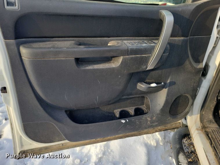 image for item NO9825 2011 Chevrolet Silverado 1500 Ext. Cab pickup truck