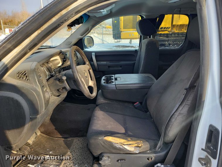 image for item NO9825 2011 Chevrolet Silverado 1500 Ext. Cab pickup truck