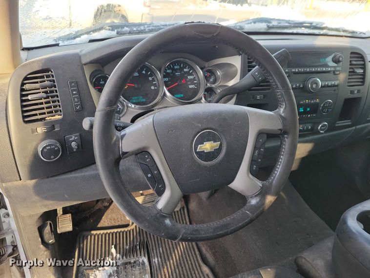 image for item NO9825 2011 Chevrolet Silverado 1500 Ext. Cab pickup truck