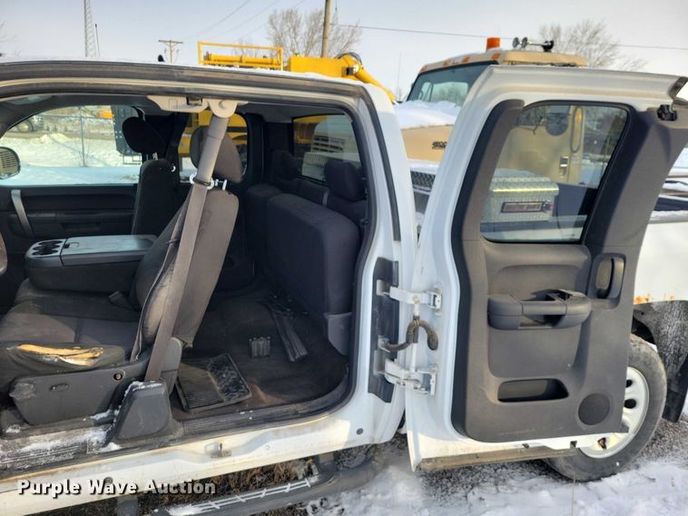 image for item NO9825 2011 Chevrolet Silverado 1500 Ext. Cab pickup truck